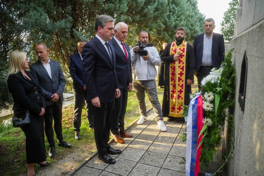 Selaković na grobu Alekse Šantića