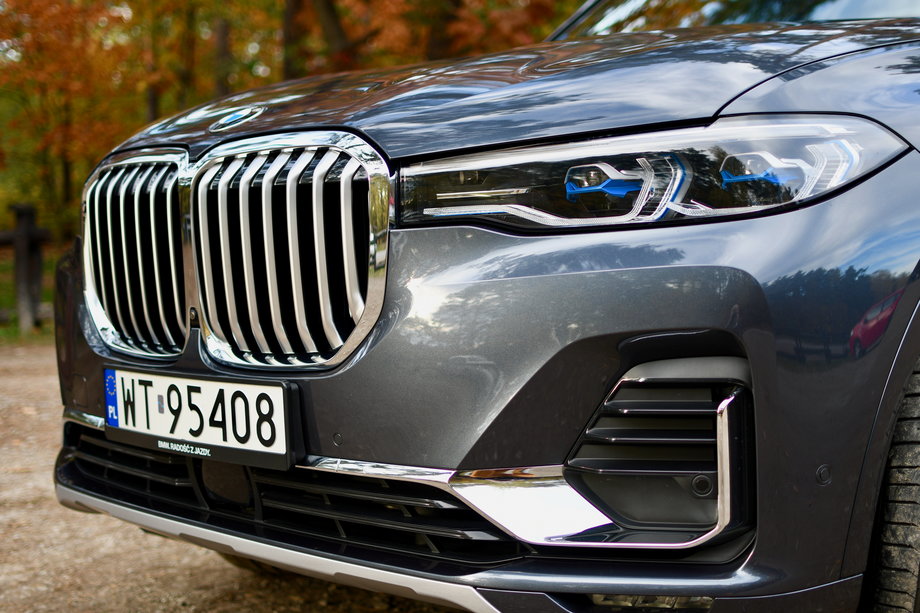 BMW X7 zwraca uwagę nie tylko ogromnym grillem