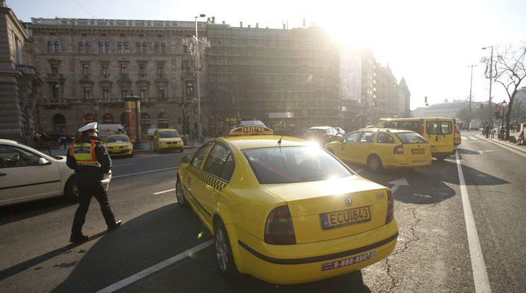 A taxisok addig akadályoznák a forgalmat, amíg nem érik el a céljaikat
az Uber-kérdésben / Fotó: MTI-Balogh Zoltán