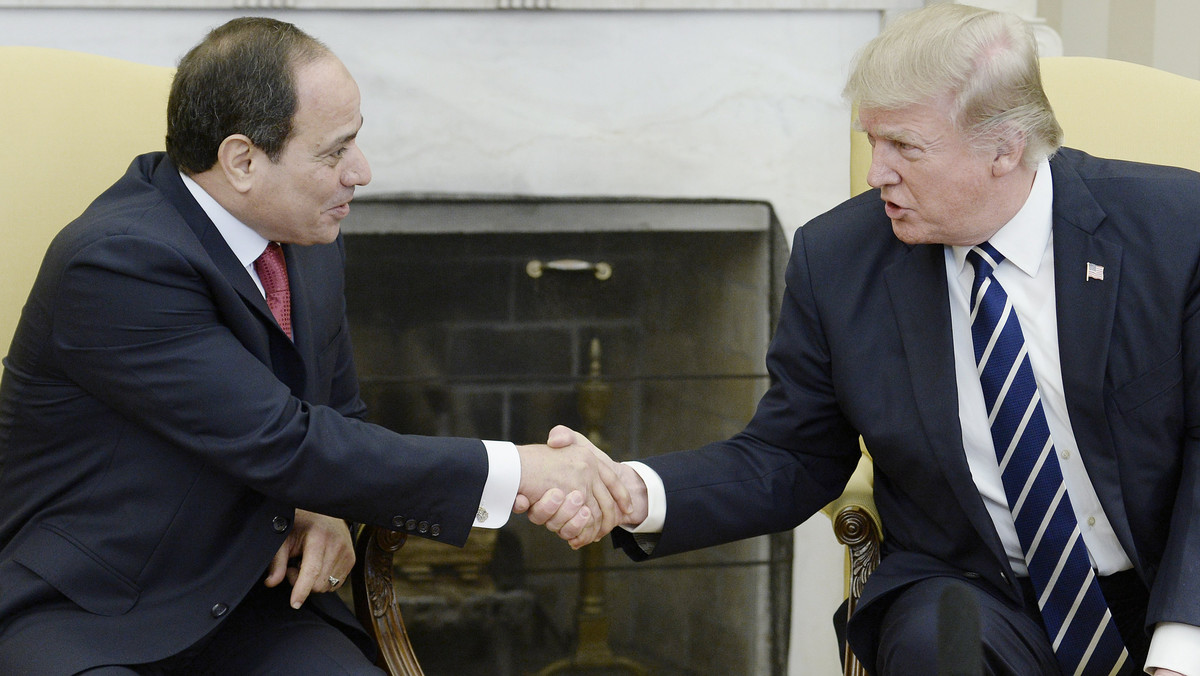 Prezydent Donald Trump powitał wczoraj w Białym Domu prezydenta Egyptu Abd el- Fatah es-Sisiego dając wyraz nadziei wspólnej walki z islamskimi terrorystami. - Stany Zjednoczone i ja jesteśmy twoimi sojusznikami i przyjaciółmi - powiedział Trump.