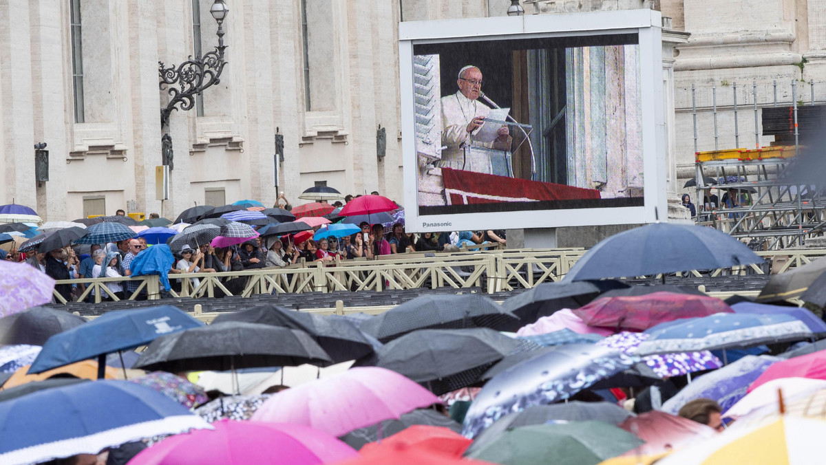 Papież: Kościół musi być blisko tych, którzy doświadczają rozpadu małżeństw