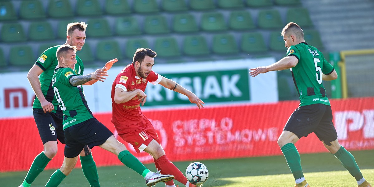 Piłkarze GKS-u Bełchatów i Widzewa stworzyli ciekawe widowisko.