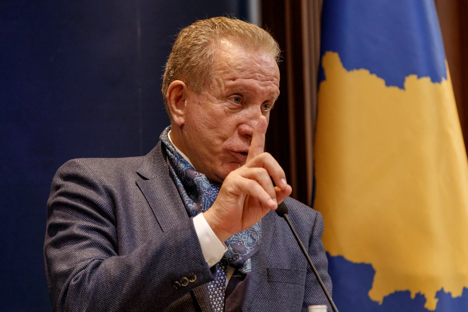 Na Maldivima je pokrenuta istraga zbog sumnji da su tamošnji državni zvaničnici dobili od Pacolija dva miliona dolara da priznaju Kosovo