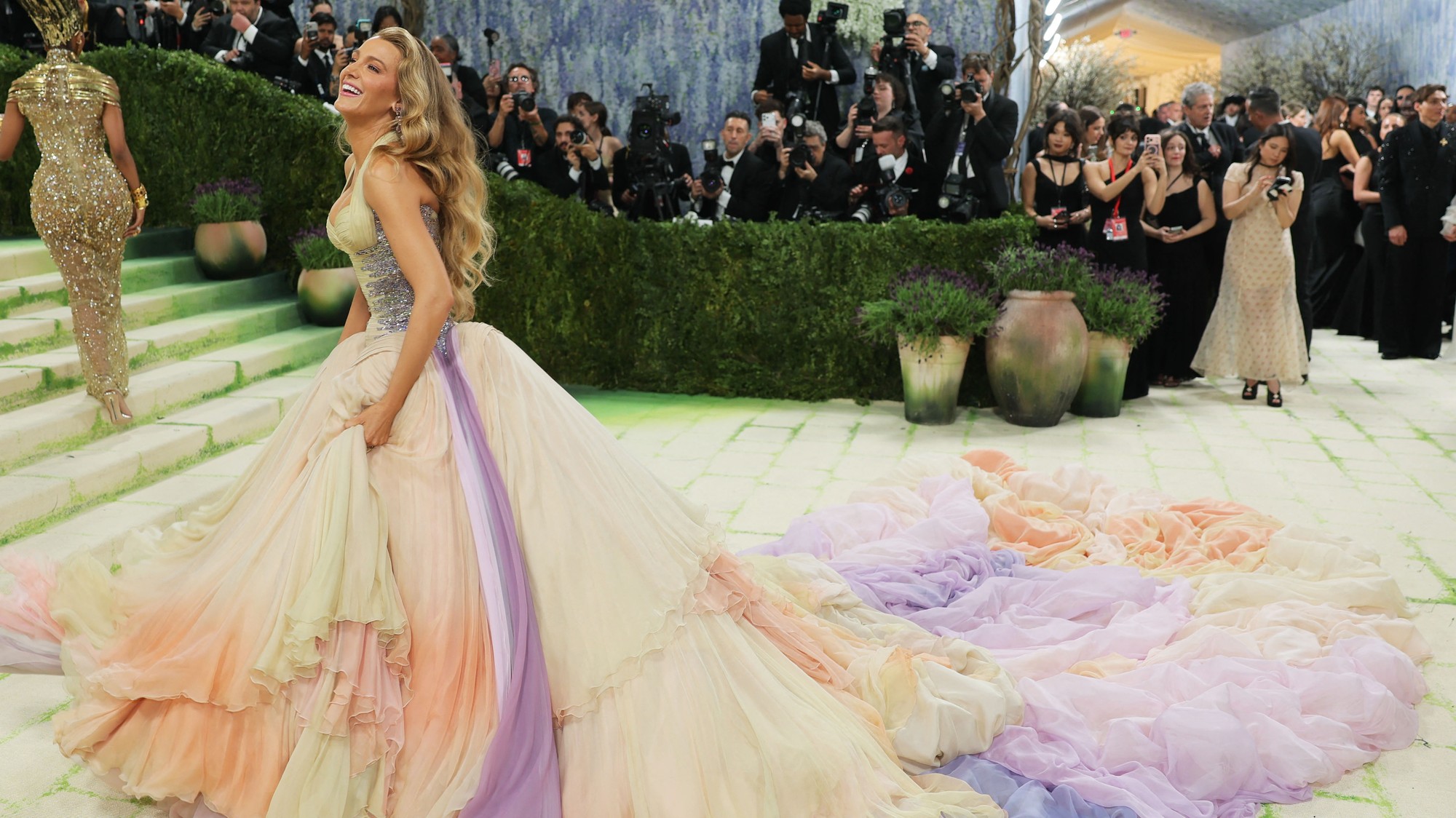 Blake Lively prišla na Met Gala 2026 v šatách so štvormetrovou vlečkou. 4. mája 2026