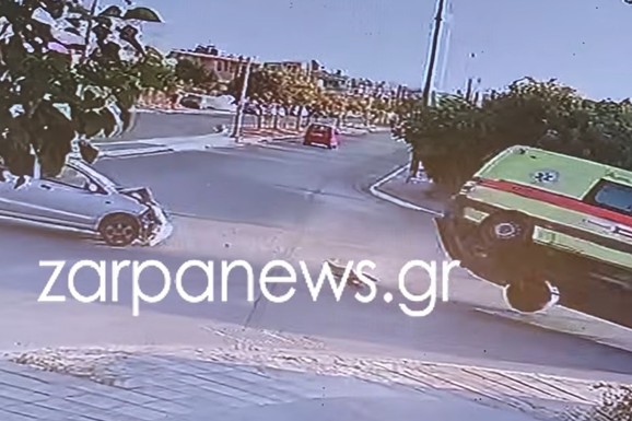 HITNA POMOĆ UDARILA U AUTO I ODLETELA DOK SU REANIMIRALI PACIJENTA! Stravična nesreća na Kritu: Čovek umro, sve zabeleženo na KAMERAMA (VIDEO)