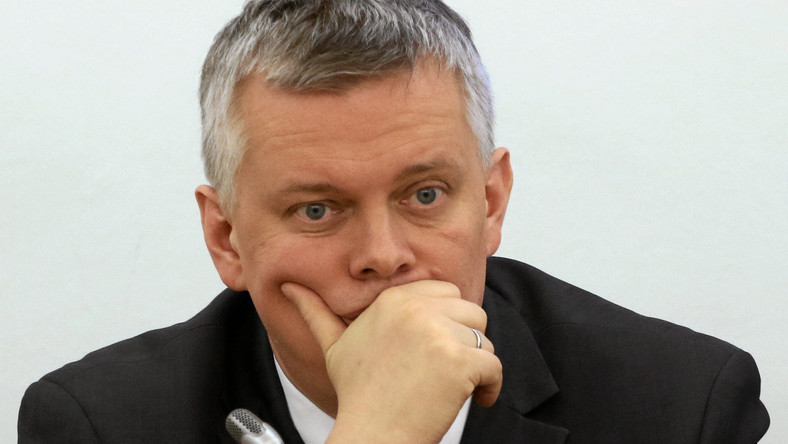 Tomasz Siemoniak krytykuje "ławki niepodległości". MON odpowiada