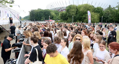 To, co wyczyniają fanki przed koncertem Harry'ego Stylesa w Warszawie, jest nie do uwierzenia! FOTO