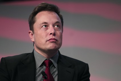 Tesla ze stratą większą niż oczekiwano. Musk przeprosił za obrażanie analityków