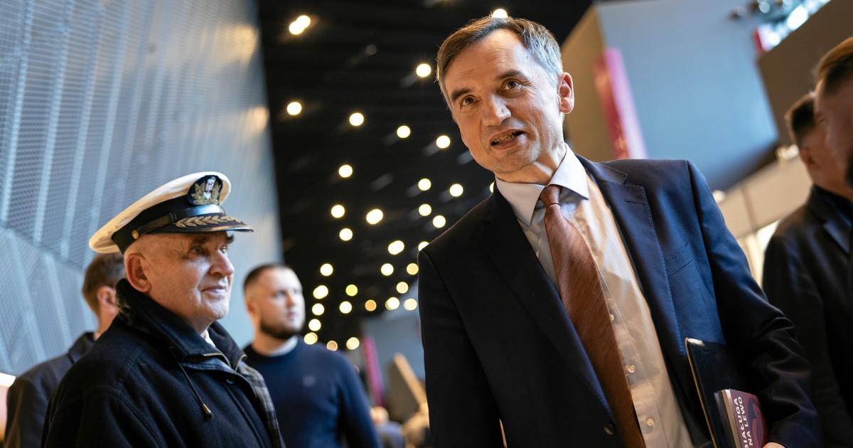 Majmurek: To po to Ziobro wyjechał do USA. Tusk stoi teraz przed trudnym wyborem