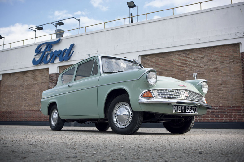 Ford
Anglia 105E