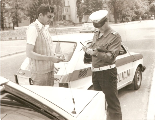 Milicyjny polski fiat 126p