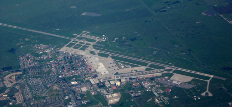 Tajemnicze transakcje wokół bazy USA wysyłającej amunicję do Polski