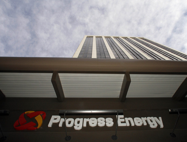 Dwie firmy ogłosiły dziś transakcje na łączną kwotę niemal 20 mld dolarów. Duke Energy chce nabyć za 13,7 mld dol. spółkę Progress Energy.