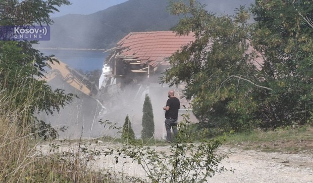 Rušenje hotela "Jezero" na Gazivodama