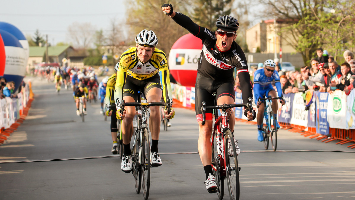 Konrad Dąbkowski okazał się najszybszy podczas pierwszego etapu Szlakiem Bursztynowym Hellena Tour. W Warcie finiszował cały peleton, a zawodnik ActiveJet Team pozostawił w pokonanym polu dwóch Czechów z ekipy Dukla Praha.