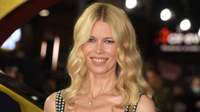 Nem, Claudia Schiffer testét nem Photoshoppolták, tényleg így néz ki 53 évesen