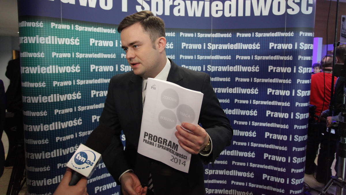 Po raz pierwszy na miesięcznicy katastrofy smoleńskiej pojawiły się hasła wrogie wobec lidera PiS, a nie jak dotąd wobec władz – pisze "Gazeta Wyborcza". - To była albo skrajna prowokacja rosyjskich służb, albo skrajna głupota – komentuje rzecznik PiS Adam Hofman.