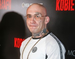 Maseczka od rapera Soboty z napisem 'J**ać kapusiów' hitem sprzedaży