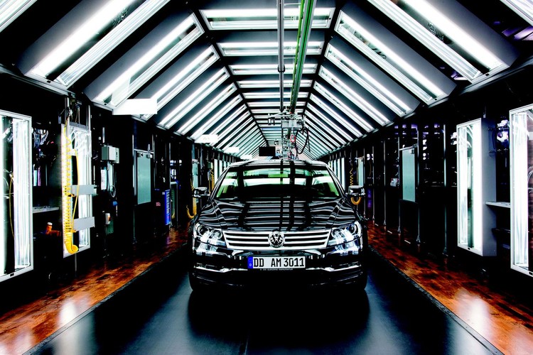 Szklana fabryka Volkswagena w Dreźnie kończy 10 lat