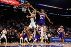 Liga NBA. Jeremy Sochan blisko double-double. Trzecia wygrana Spurs