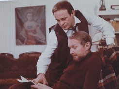 'Mieliśmy ambicję, by przemycić coś o Katyniu'. Scenarzysta 'Alternatyw 4' o kulisach powstawania serialu