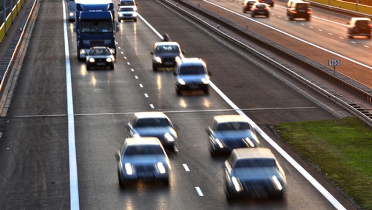 Skierowana ostatnio do realizacji autostrada A1 Tuszyn-Częstochowa, między Piotrkowem Trybunalskim a Częstochową będzie miała po trzy pasy ruchu – wynika z informacji GDDKiA. Oznacza to m.in. znaczną skalę robót w śladzie obecnej dwupasowej "gierkówki".