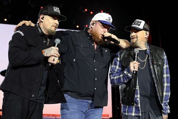 Joel és Benji Madden 2025 áprilisában a Stagecoach Fesztiválon léptek színpadra Luke Combs-szal közösen.