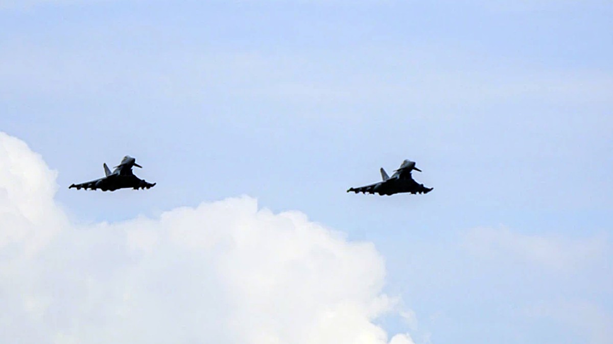 Dva izviđačka aviona NATO-a, ilustracija