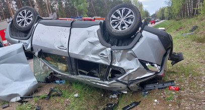 Tragiczny wypadek w Trzciance. Auto dachowało podczas ucieczki. Jechało nim 11 osób