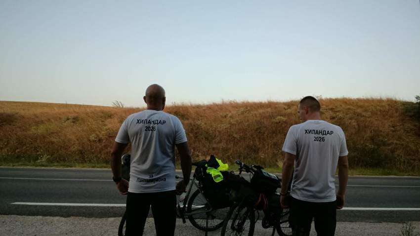 Dalibor Nakić i Dušan Stojanović krenuli biciklima do Hilandara