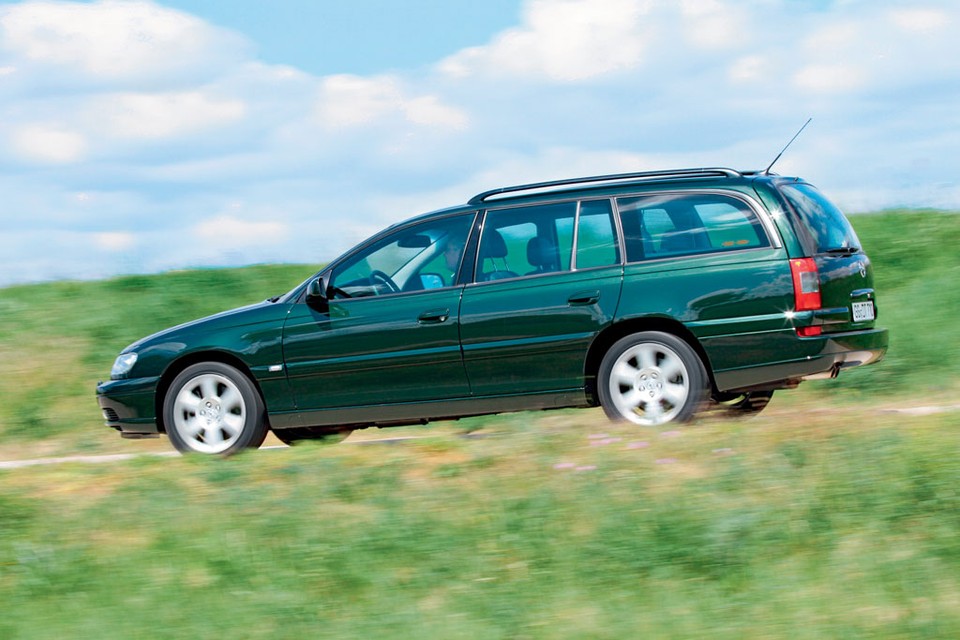 Opel omega v8