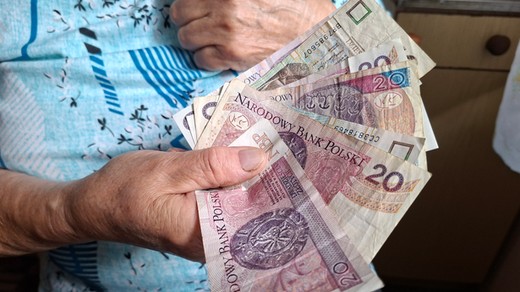 Renta wdowia rośnie od marca 2026. Jeden wybór decyduje o większych pieniądzach