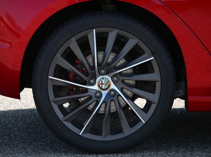 Alfa Romeo Giulietta 1750 TBI/235 KM w wersji Quadrifoglio Verde, czyli Monica Bellucci na torze