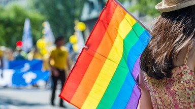 "NYT": Ludzie LGBT+ wyjeżdżają z Polski. "Eskalacja ataków"