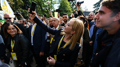 Skrajna prawica zdobywa Europę szturmem. Tak nacjonaliści udają wyważonych centrystów