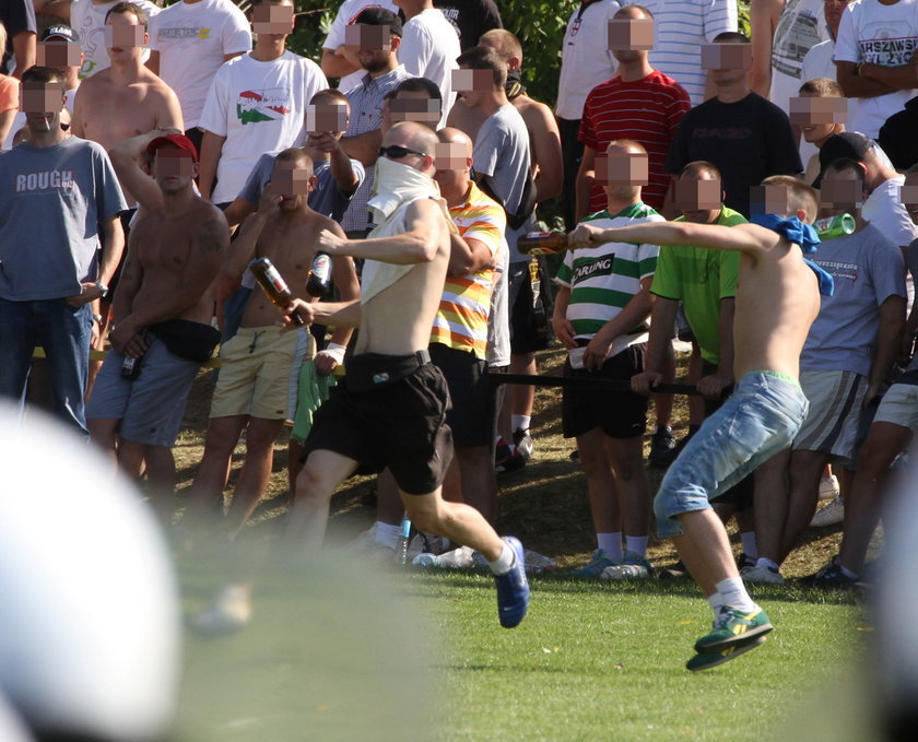 Stadionowi bandyci terroryzują kraj