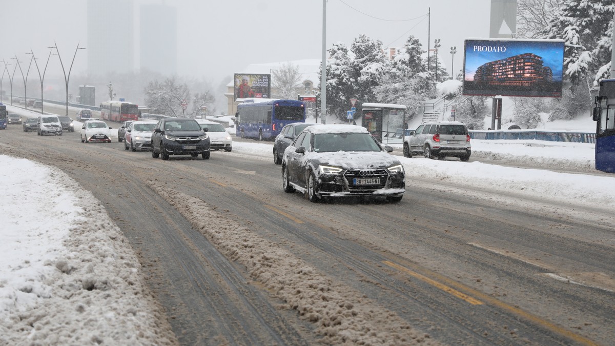 Bljuzgavica je opasnija od snega i leda na putevima!
