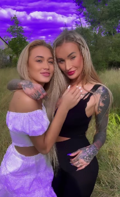 Pornoherečky Daisy Lee a Rika Fane (vľavo).