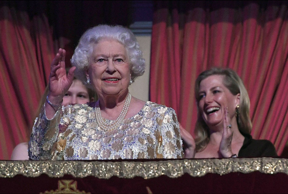 Gwiazdy zaśpiewały z okazji 92. urodzin Królowej. Na scenie Sting, Kylie Minogue i Shaggy