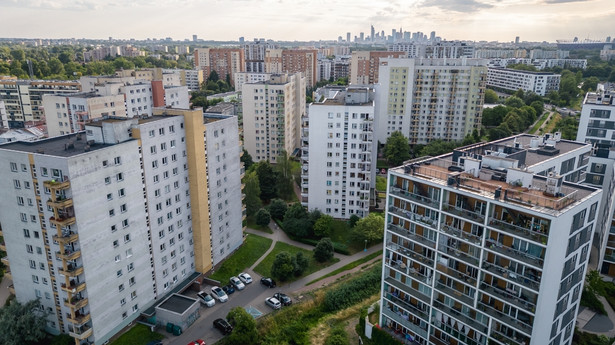 Ponad milion Polaków czeka na premie. Problem z PRL nadal nierozwiązany