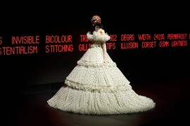 Uhvatila nas je VRTOGLAVICA dok smo gledali debitantsku kolekciju visoke mode Alesandra Mikelea za VALENTINO