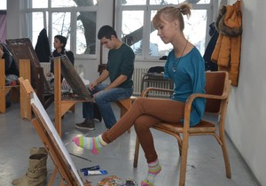 402948_novi-sad-656-dejana-backo-talentovana-mlada-slikarka-bez-ruku-foto-nenad-mihajlovic