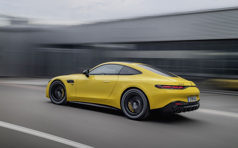 Mercedes-AMG GT ma nowy silnik i rozkręca imprezę