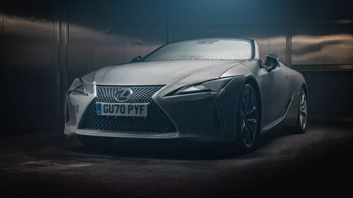 Lexus LC 500 Convertible testowany w zamrażarce