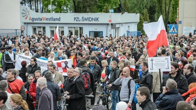 Marsz protestacyjny w Świdniku ws. przetargu na śmigłowce