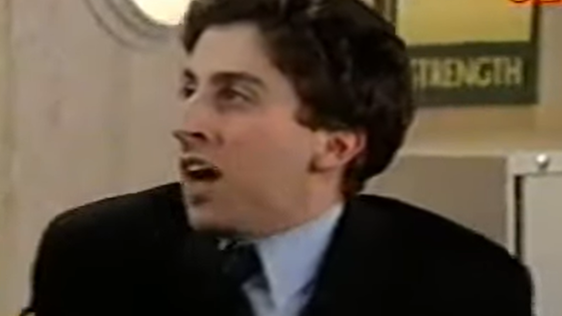 Mladý Simon Helberg