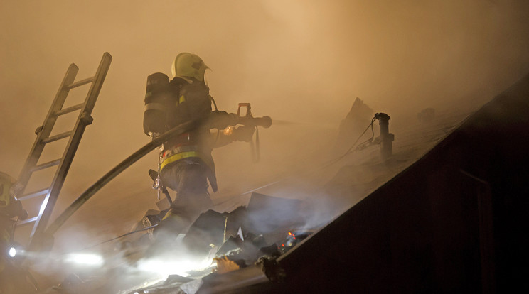 Kiégett egy ház Budakalászon/Fotó: MTI -Lakatos Péter