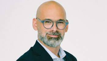 „Az ego mindig eggyel hátrébb volt, mint a család vagy a szeretet” - beszélgetés Szakonyi Gábor üzletemberrel
