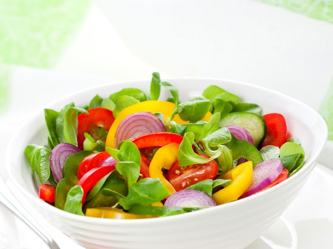 29579_sarena-salata-stock-photo-fresh-salad-with-vegetables-84609877[1]