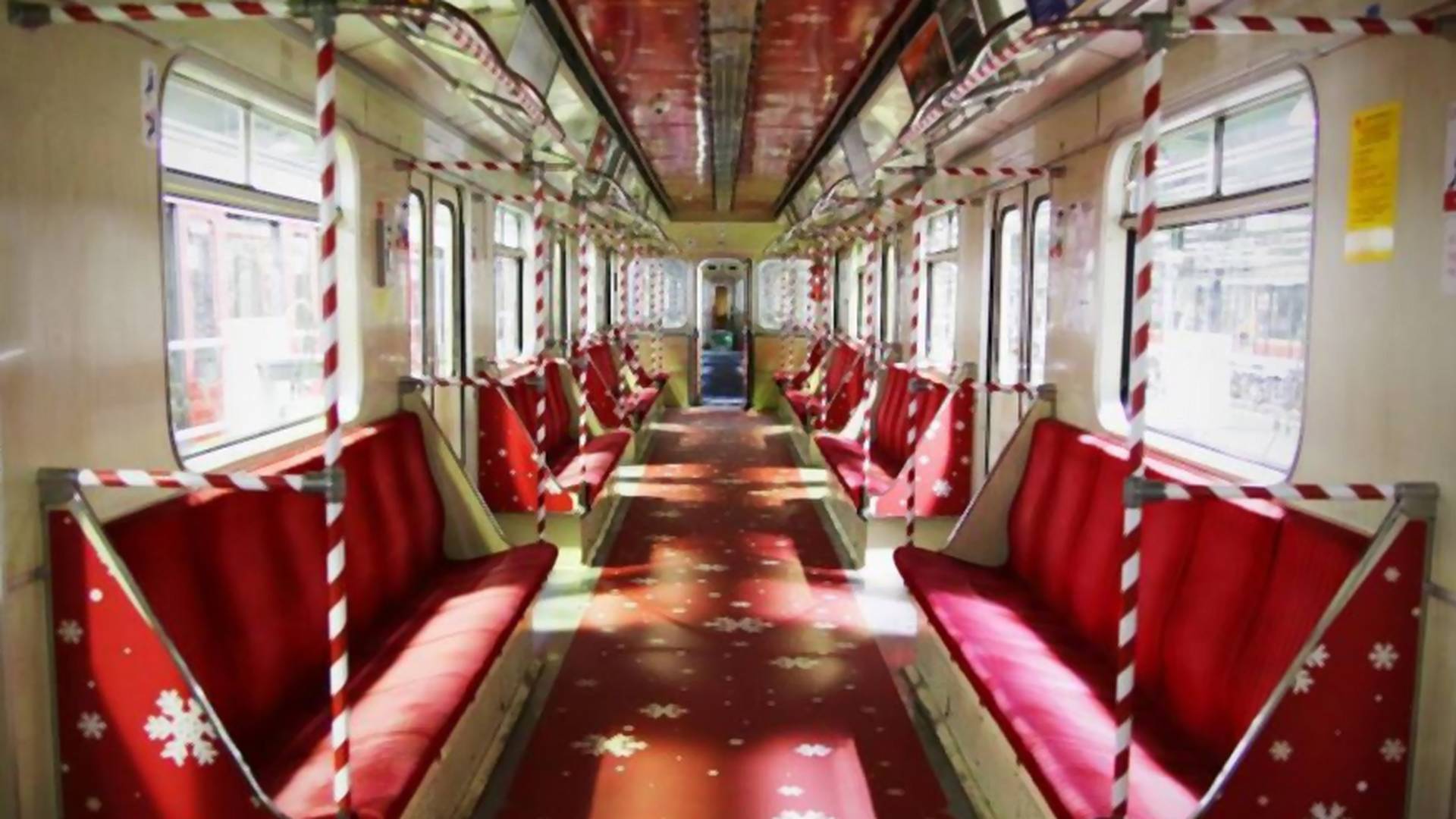 W mikołajki warszawskie metro zmieni się nie do poznania. Te zdjęcia zrobiły nam dzień